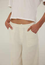 Joyeux 90s relaxed pant in white (blanc)