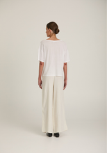 Joyeux 90s relaxed pant in white (blanc), styled view 2